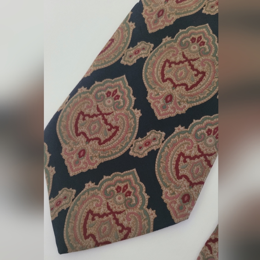 Elegant Paisley Men's Tie